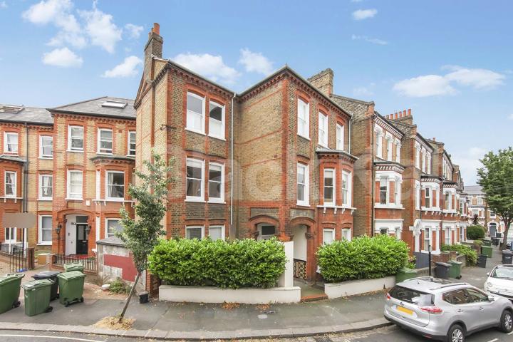 Triplex & offering 1160 Sq. Ft. of living & entertaining space Kendoa Road, Clapham